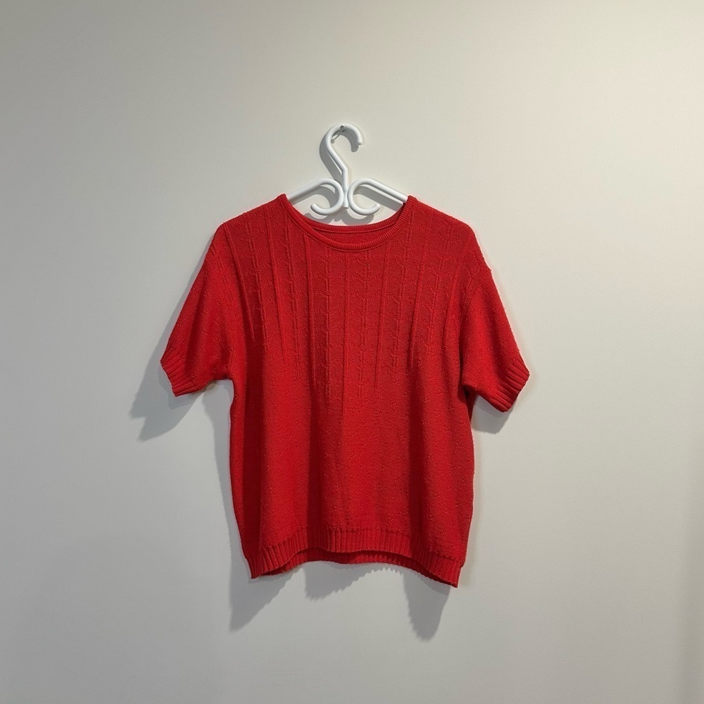 Vintage womens medium short sleeve red knit sweater intricate details cozy